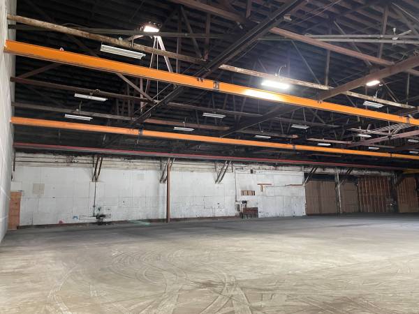 $8,774 / 9970ft2 - HUGE WAREHOUSE! Over 9,000 SF Heavy Industrial off Hwy 101 & Shiloh Rd (santa rosa)63851966288385124