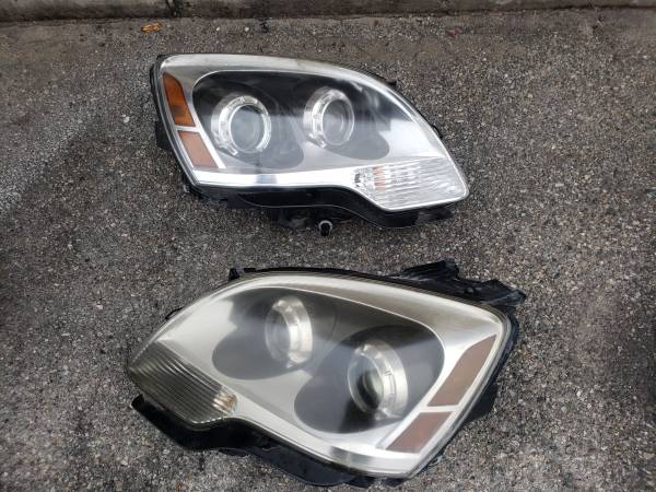 2007-2014 GMC Acadia xenon hid headlights with light bulbs and accessories oem. 1