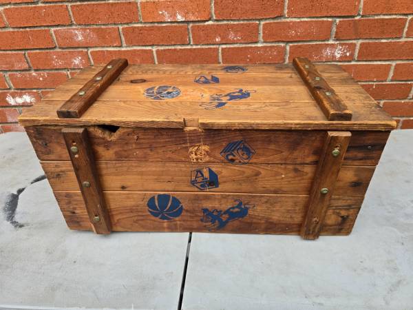 TOY BOX WOODEN CIRCA 1950'S RUSTIC HEAVY DUTY 1