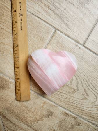 Heart shaped rose quartz 1