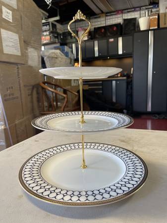 3 tiered Cupcake/Cake Stands - Great for Wedding or Restaurants 1