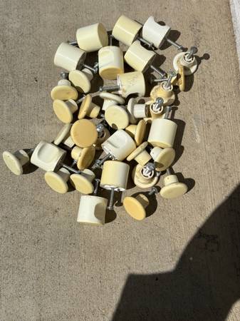 Free cabinet knobs 1