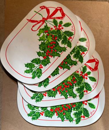 Vintage Christmas Set of 4  Vera Neumann Holly Placemats & Hot Trivet 1