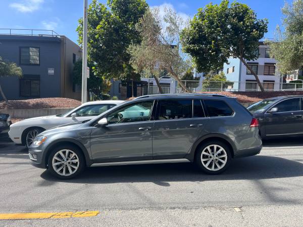2017 Volkswagen Golf Alltrack TSI S Wagon 4D - $12,000 (castro / upper market)63478284869891122