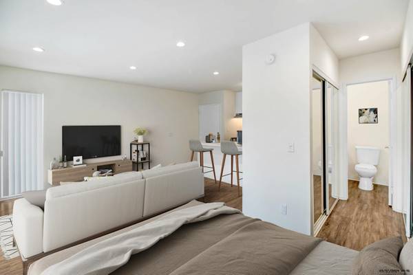 $1,695 / 525ft2 - Studio in RESEDA* Quartz Counters* SS Appliances* Patio* Pool* (Reseda)63701130240899124