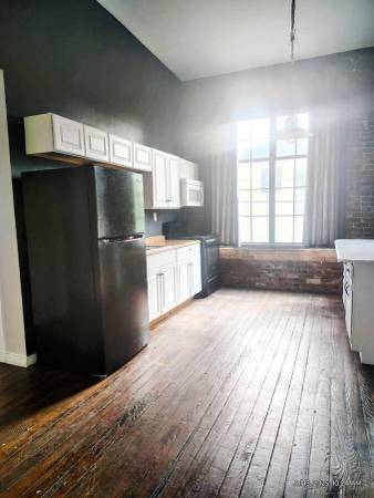 $1,345 / 1br - 1188ft2 - G2-LOFT--1bdrm-1bth--Free App--Free Water-1/2 mile Downtown (Greenville, SC)63661222329601121