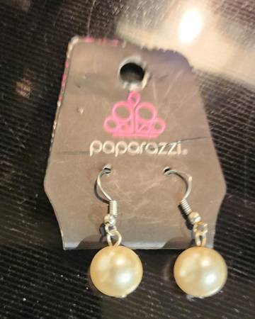 Paparazzi Battle Of The Bombshell Pearl Earrings 1