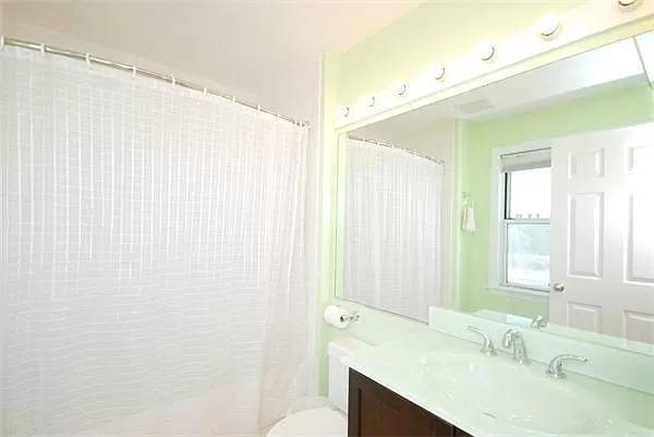 $2,000 / 2br - 1353ft2 - Rarely does this sort of unit become available (Cambridge)63690755225345124
