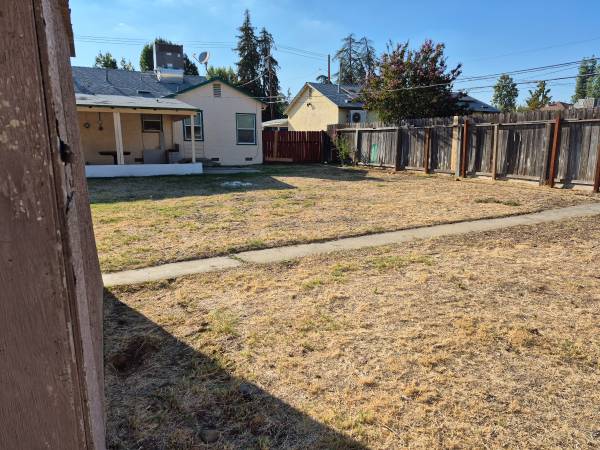 $1,285 / 2br - 1000ft2 - Beautiful 2 Bedrooms and  One bath (3616 north maroa Ave fresno ca)63798508685057120