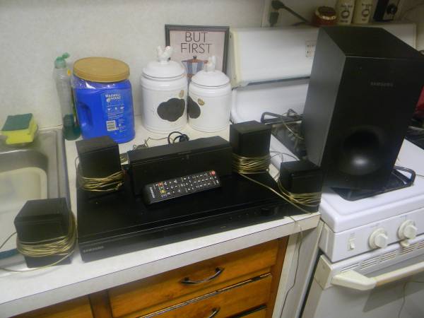 samsung surround amp 6 speakers & remote 1