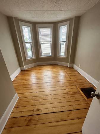 $3,500 / 5br - Medford 5 Bed/1 Bath Apartment | Washington St63863244779523120