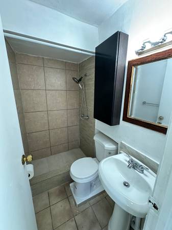 $1,795 / 1br - 220ft2 - Studio size space for rent with private bathroom and kitchen. (Plantation)64049275837443121
