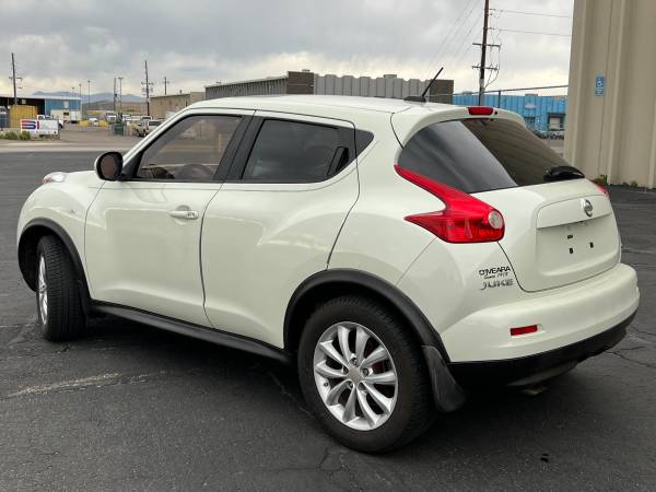 2011 Nissan JUKE SL Crossover Clean Title AWD - $5,00063612131761027123