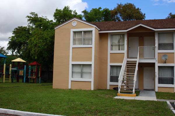 $1,695 / 1br - $1695 SPLENDID 1B/1B IN VERANO (MIRAMAR)64002014674051120