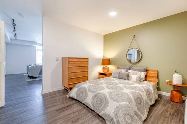 $2,108 Dishwasher, In Seattle, Studio/1B (6900 Green Lake Way N, Seattle, WA)63884887927809121