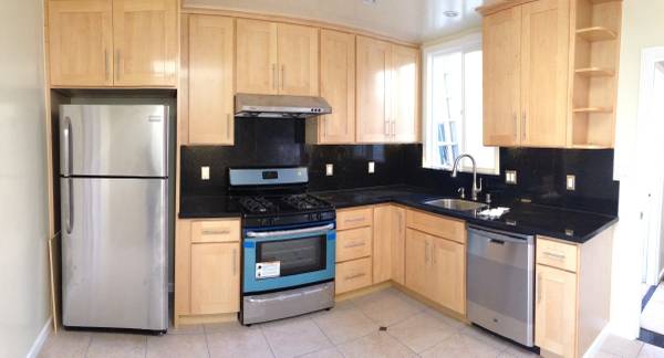 $3,400 / 2br - 1000ft2 - SPACIOUS TOP FLOOR 2 BED APARTMENT WITH VIEWS (sunset / parkside)63847023318017120