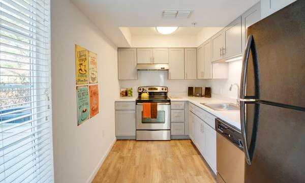 $1,650 / 2br - 716ft2 - Expansive Sundeck And Lounge, Storage Space, Kitchen (200 Skidmore Blvd, Gaithersburg, MD)63779418955907122