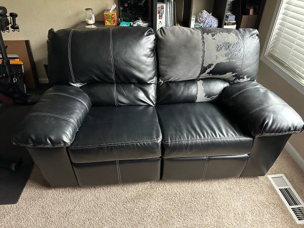 Loveseat 1