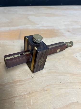 Crown deluxe marking gauge 1