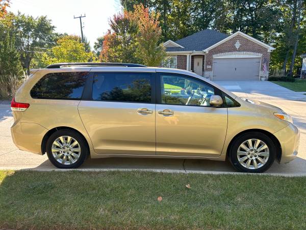 Minivan de lujo Toyota Sienna Limited 2014 en excelente estado! - $10,975 (Plymouth)63470239092995124