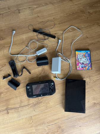 Nintendo Wii U, cables + 2 Games - Mario Kart 8 Tested Works great 1