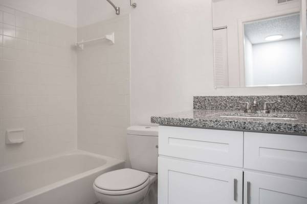 $1,208 / 1br - 650ft2 - Waterfront views and great amenities at Windwood Oaks Apartments! (Tampa)63991229187458124