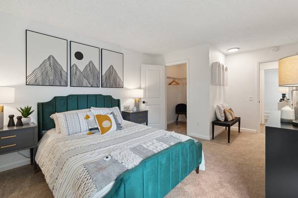 $2,880 / 2br - 900ft2 - Ceiling Fans, Private Patio/Balcony, Double-Pane Windows (6363 Beadnell Way, San Diego, CA)63657276179971120