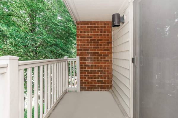 $2,401 / 2br - 1150ft2 - 2 dormitorios, puertas de armario con espejo, encimeras de cuarzo (9705 Clocktower Ln, Columbia, MD)63694609955715123