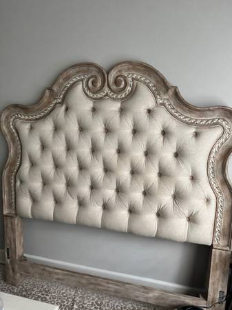 Tufted Queen Bed - Mathis Brothers 1