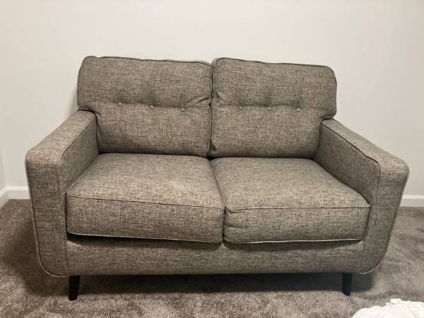 Couch loveseat great condition 1