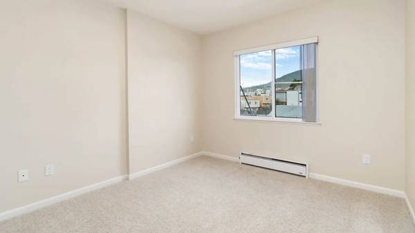 $3,385 / 2br - 1126ft2 - LARGE 2BR 2BA STEPS TO BART, CLOSE TO SHOPPING & FREEWAYS (daly city)63880135816577123