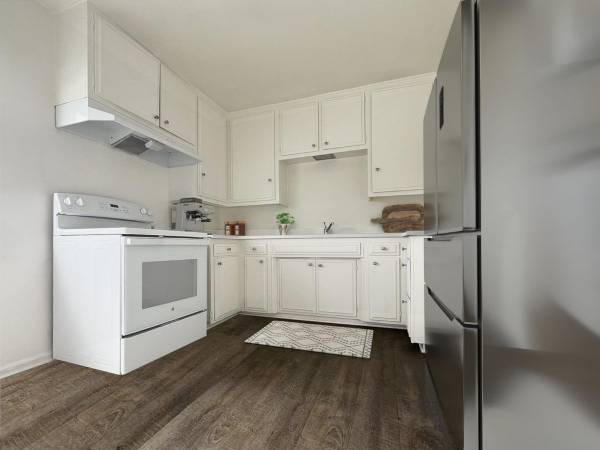 Unbeatable Studio-Gated, Pool, Extra Storage! 1