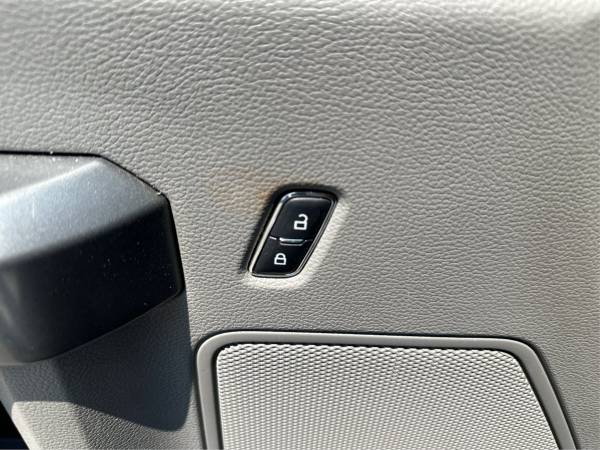 2017 Ford F150 XLT pickup - Photo 12
