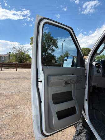 2014 Ford E-150 - Photo 14