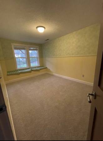 $850 Room in house with art space and swimmable lake access63786943306243120