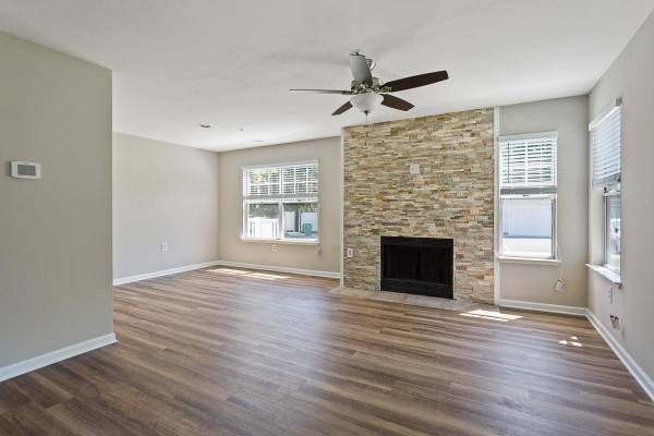 $2,230 / 2br - 918ft2 - Loft Floor Plans Available, Package Acceptance, Den or Study (5320 Cedar Ln, Columbia, MD)63694891341699122
