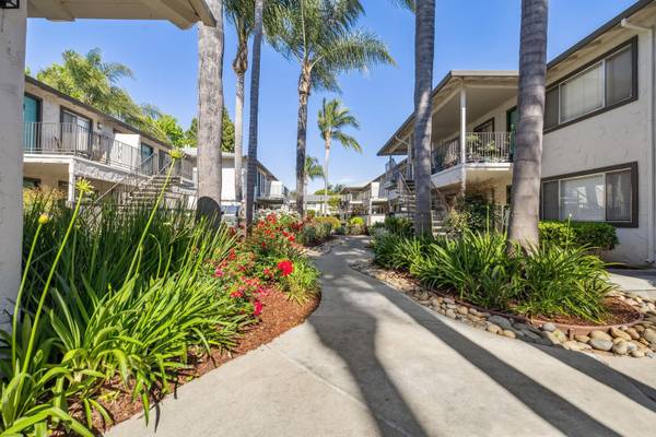 $3,095 / 2br - 855ft2 - 2 Bed - 1 Bath, 🌴🍃Newly Renovated with a courtyard view!🍃🌴 (campbell)63861213058433123
