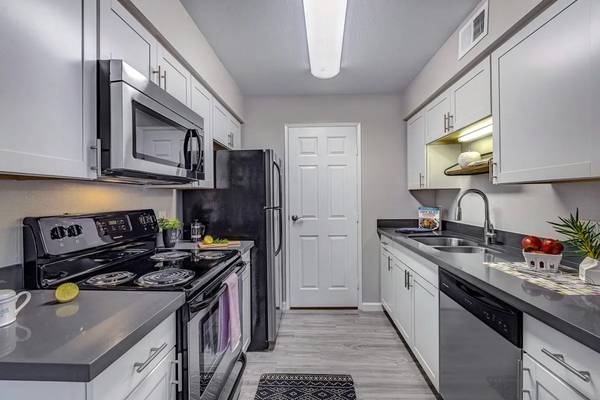 $1,850 / 2br - 1017ft2 - 2-Bedroom Near Downtown Tucson (Downtown Tucson)63674775083137124