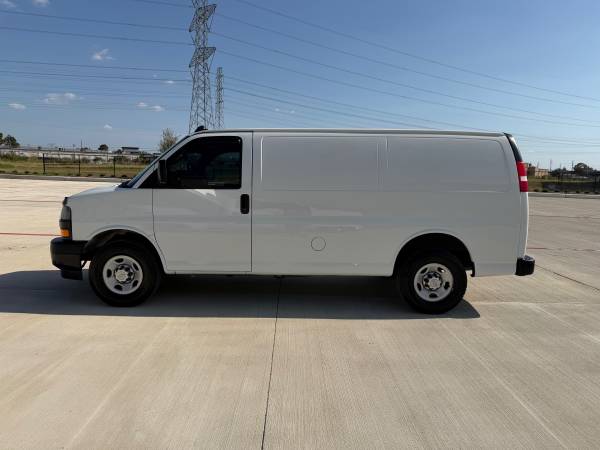 2019 Chevrolet 2500 Express - Photo 3
