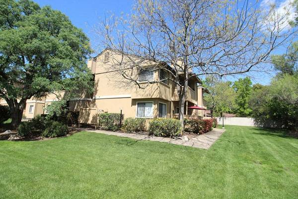 $2,236 / 2br - 1012ft2 - 2 Dormitorios, Ventiladores de Techo, Alfombras (5800 Woodside Dr, Rocklin, CA)63790737588867120