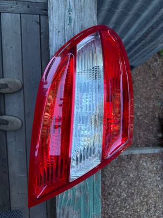 2008 C350 left tail light 1