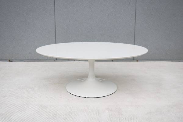 Mid-Century Eero Saarinen Style 42" Oval White Tulip Coffee Table 1