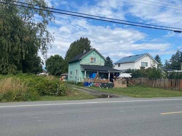 1/2 acre lot with 1,500 sq ft house is located in Sardis 1