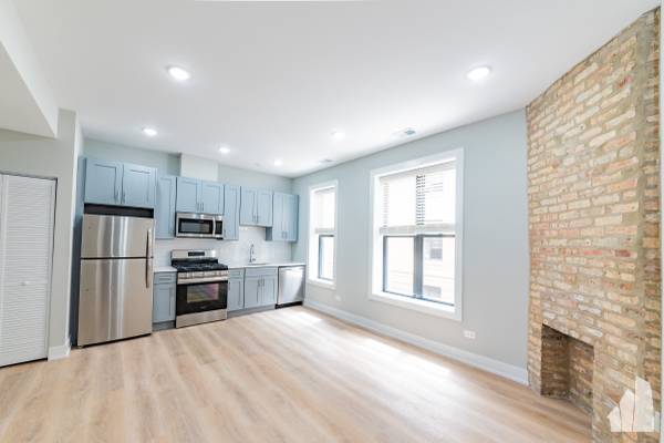 $2,495 / 1br - Lincoln Park GEM!64041645415809121