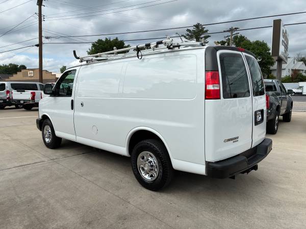 2015 Chevrolet Express 2500 - Photo 15