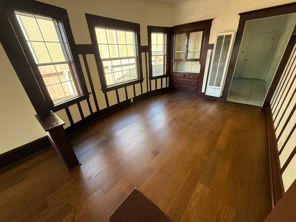 $2,400 / 2br - 1000ft2 - Duplex Building - 2 Beds, 1 Bath, Living,  Dining, Laundry Room (richmond / point / annex)63806889567489122