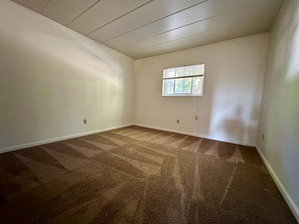 $1,050 / 2br - Unmatched Location 2 BR in Plum! Next to Boyce Park for You to Explore (Oakmont / Penn Hills / Milltown / Plum)64013204883587124