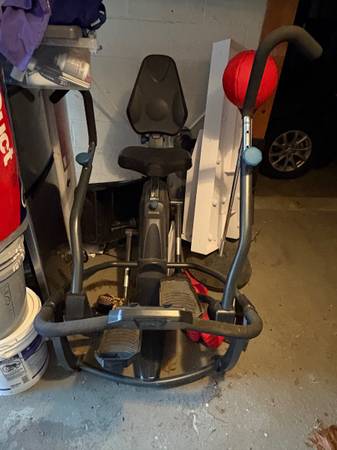 Teeter Sit down Elliptical 1