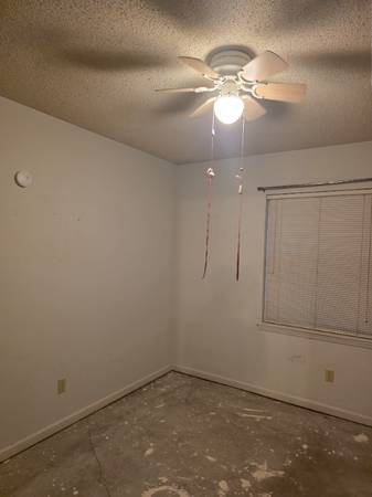 $1500.00 / 3br - 1300ft2 - PENDING Cute Country House64037558596481124
