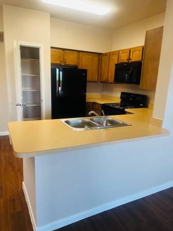 $977 / 2br - River Bank Village Apartments (Laredo)63662034827139121